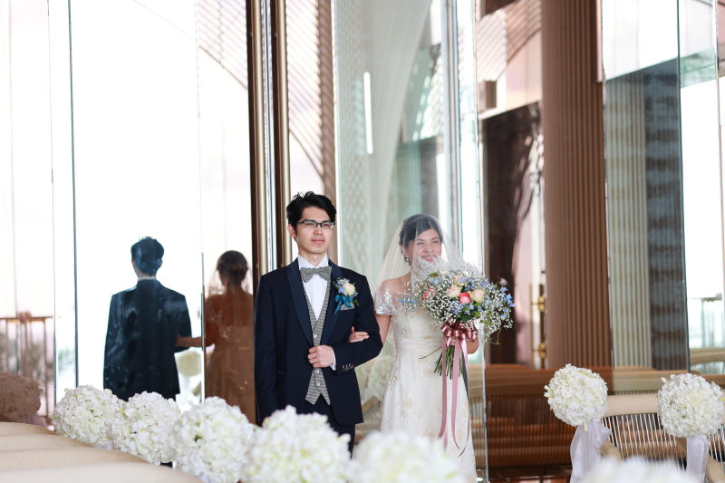 新郎新婦、ご入場!