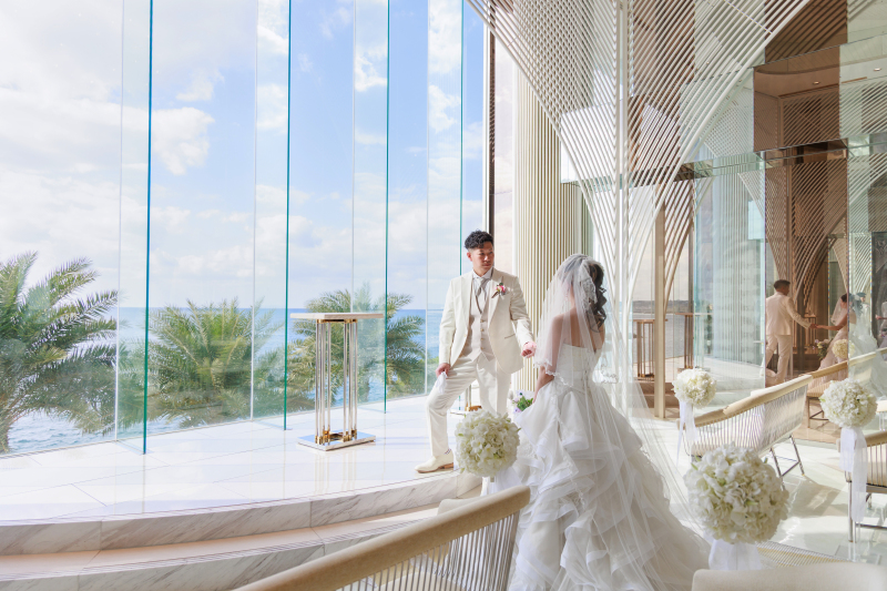 優しい自然光に包まれて、おふたりの幸せオーラ全開