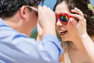 大自然に囲まれて自然な最高の笑顔に