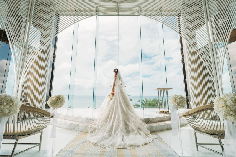 トレーンの長いドレスを引きたてる空間