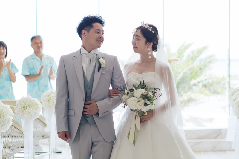 新郎新婦がご退場です〈拍手と笑顔に包まれて♪♪〉