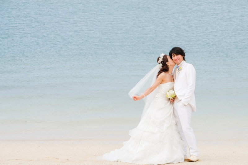 青空の下でのキス