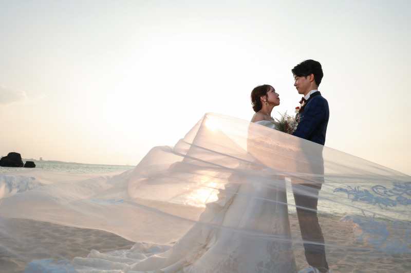 優しい自然光に包まれて、おふたりの幸せオーラ全開