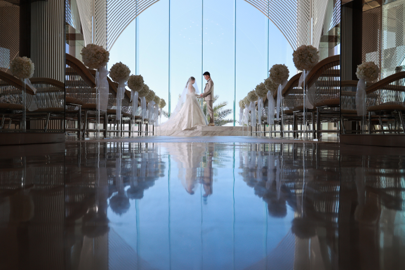 ヴァージンロードに映るフォトジェニックな1枚