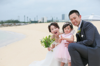 ビーチに光る3つの笑顔！