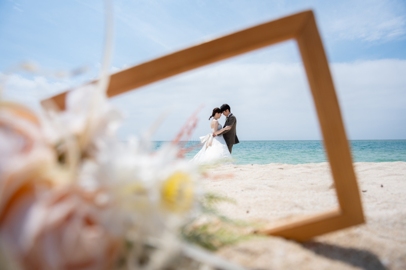 ビーチを背景にフォトフレームを使いました♡