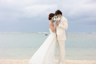 チャペル＆ビーチ撮影♡おふたりらしさが伝わるフォトウエディング