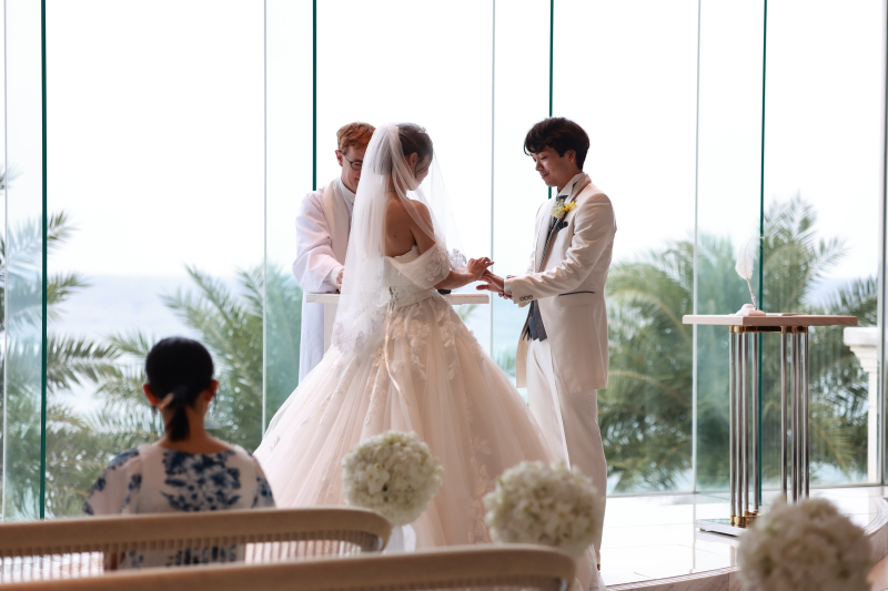 《挙式の様子》新郎新婦を温かく見守るご家族のお姿