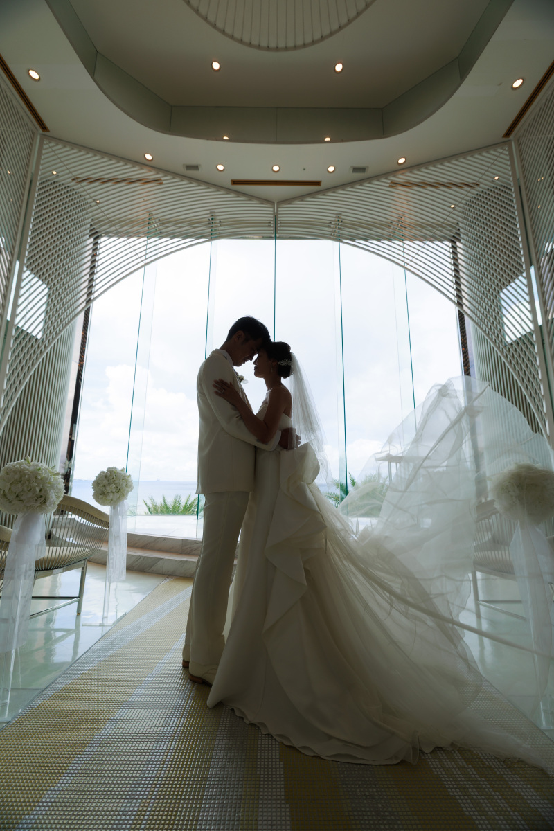 2人のシルエットが言葉にできないほどロマンチック