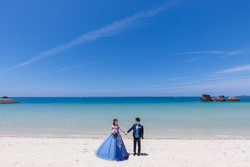 JUST♥MARRIED!ビーチに映える2人の姿