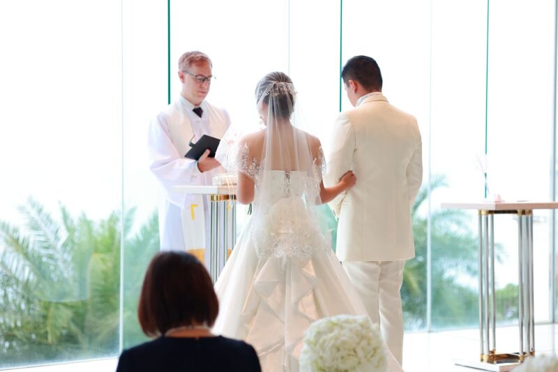 オーシャンビューのリゾートチャペルで二人の挙式☆