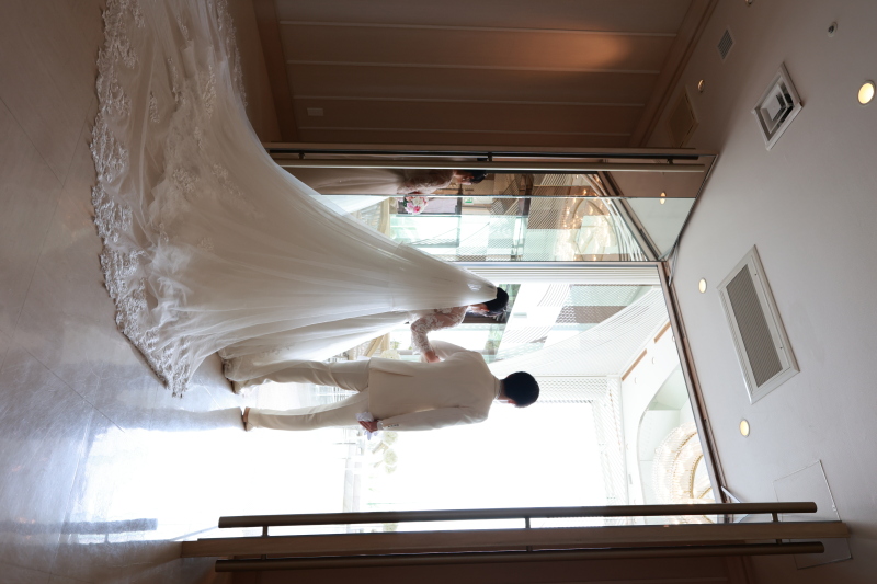 沖縄の美しい風景の中で、愛を育むウエディング撮影