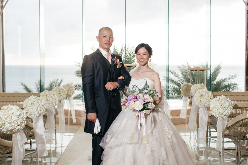 優しい自然光に包まれて、おふたりの幸せオーラ全開