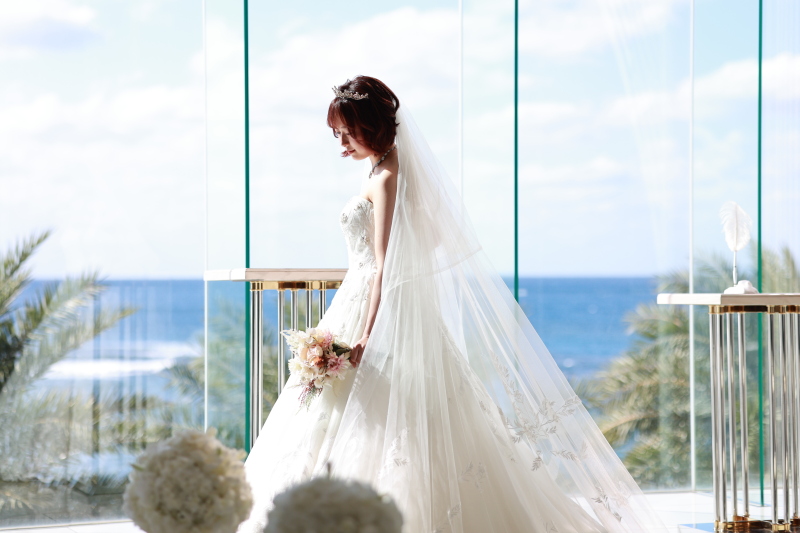 優しい光に包まれた、美しい新婦様のソロショット♡