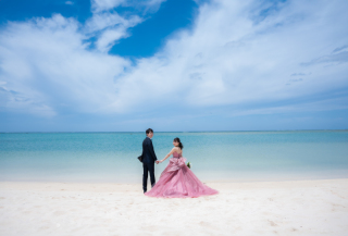 ウェディングドレスとカラードレス♡