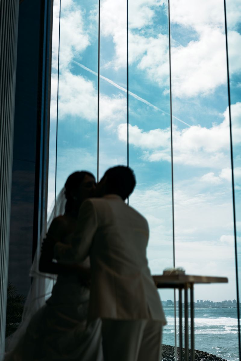 《永遠を誓う》おふたりの素敵なシルエットショット