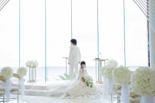 光が降り注ぐチャペルにて