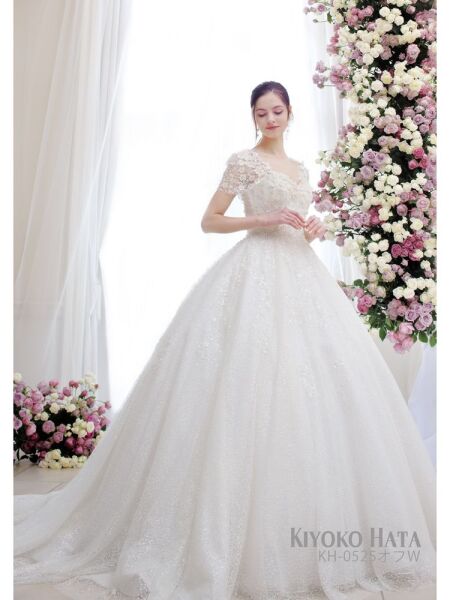 ルミエール北谷サロン_ウエディングドレスが豊富