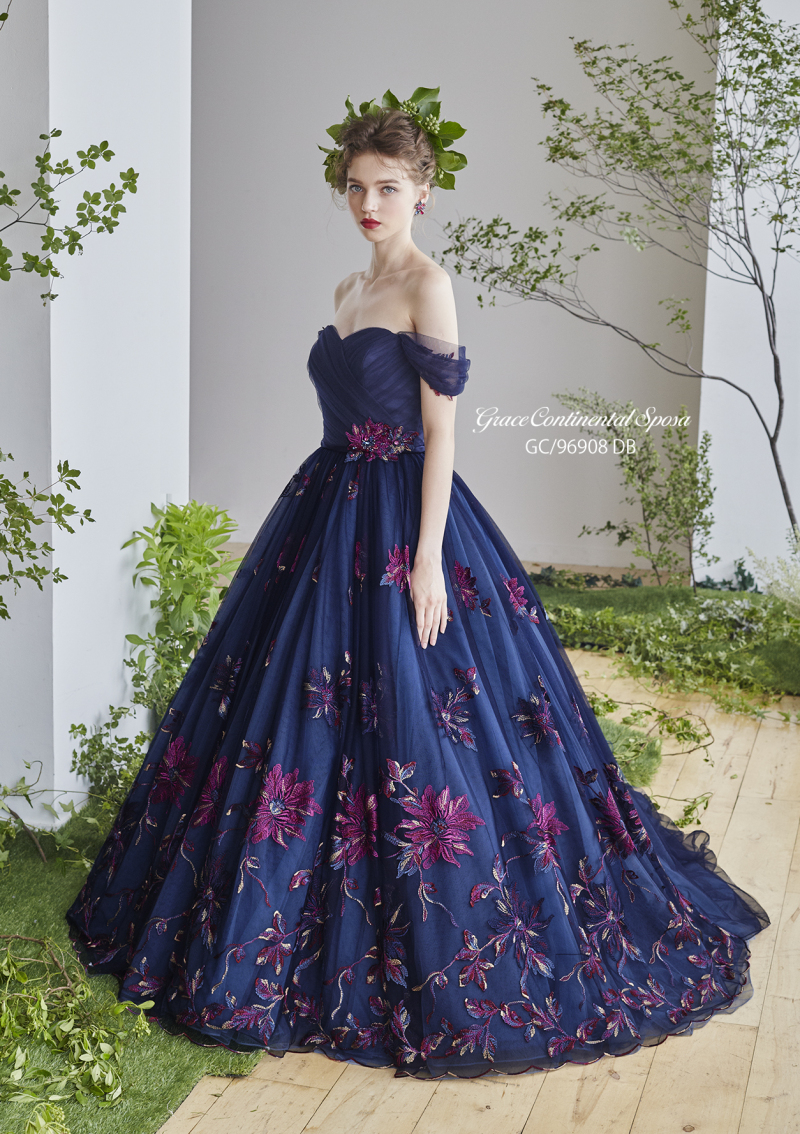 ルミエール北谷サロン_カラードレスが豊富