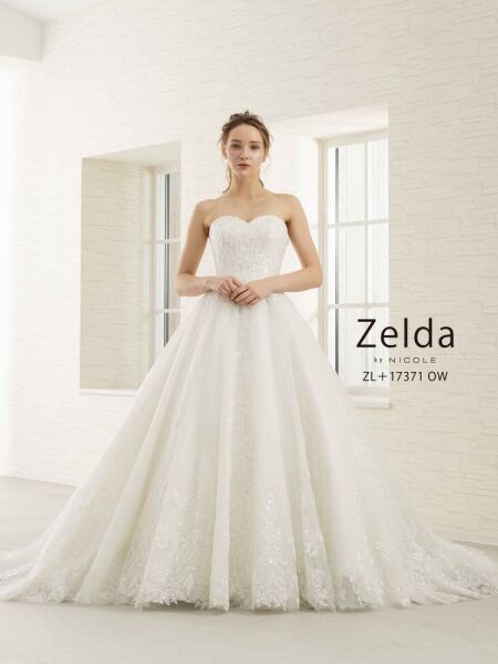 ルミエール北谷サロン_ウエディングドレスが豊富