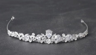 ヘッドアクセサリー/ティアラレンタル