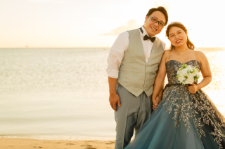 ルミエール北谷サロン_サンセット撮影～沖縄の砂浜と夕日が生み出す原色～