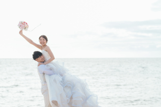 ルミエール北谷サロン_BEACH×WEDDING　DRESS