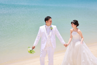 ルミエール北谷サロン_BEACH×WEDDING　DRESS