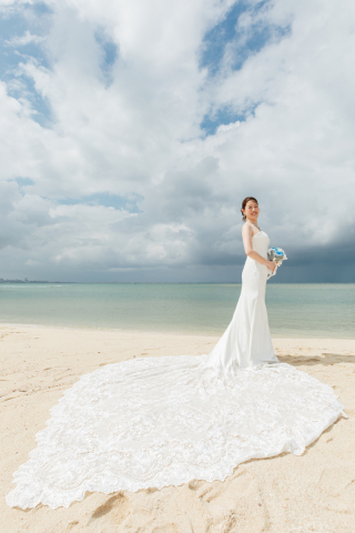 ルミエール北谷サロン_BEACH&times;WEDDING　DRESS