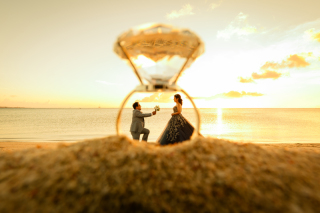 ルミエール北谷サロン_サンセット撮影～沖縄の砂浜と夕日が生み出す原色～
