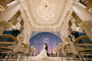 ルミエール北谷サロン_サンセット撮影~沖縄の砂浜と夕日が生み出す原色~&ナイトチャペル