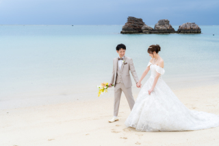 ルミエール北谷サロン_BEACH×WEDDING DRESS