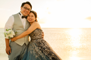 ルミエール北谷サロン_サンセット撮影～沖縄の砂浜と夕日が生み出す原色～