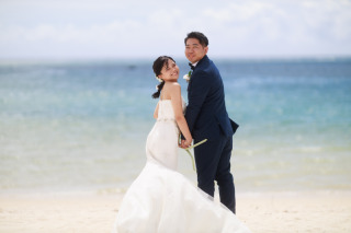 ルミエール北谷サロン_BEACH×WEDDING　DRESS