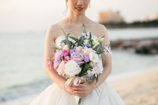 ルミエール北谷サロン_サンセット撮影~沖縄の砂浜と夕日が生み出す原色~&ナイトチャペル