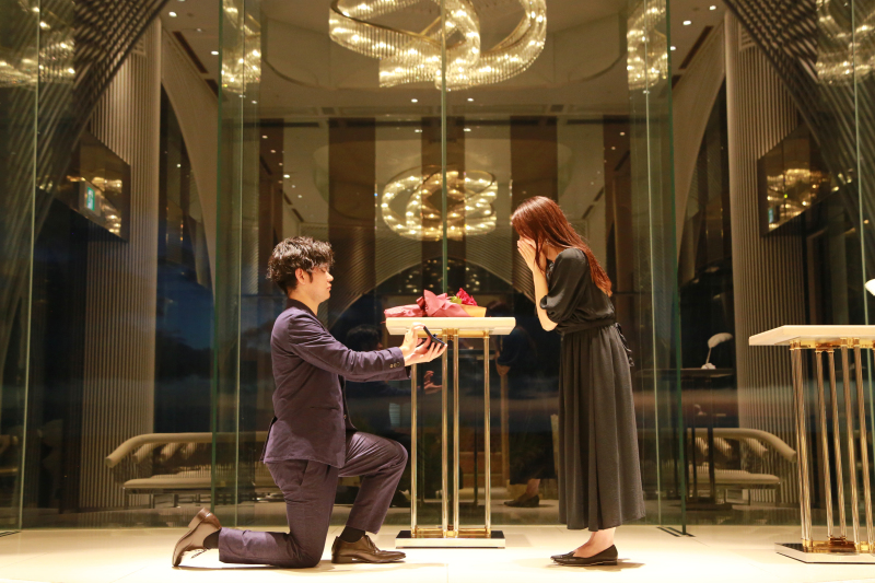 【Lumièreプロポーズ-ステラ】★リゾートチャペルでサプライズプロポーズ*写真撮影*バラの花束付き♪感動の瞬間を写真に残そう
