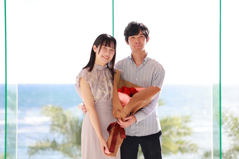 【Lumièreプロポーズ-ステラ】★リゾートチャペルでサプライズプロポーズ*写真撮影*バラの花束付き♪感動の瞬間を写真に残そう