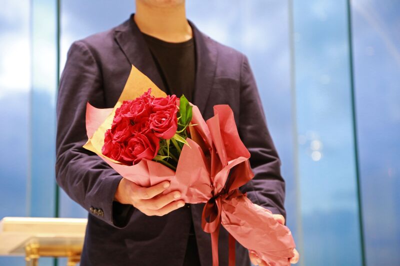 【Lumièreプロポーズ-ソレイユ】★リゾートチャペルでサプライズプロポーズ*フレンチコース2名様分*写真撮影*バラの花束付き