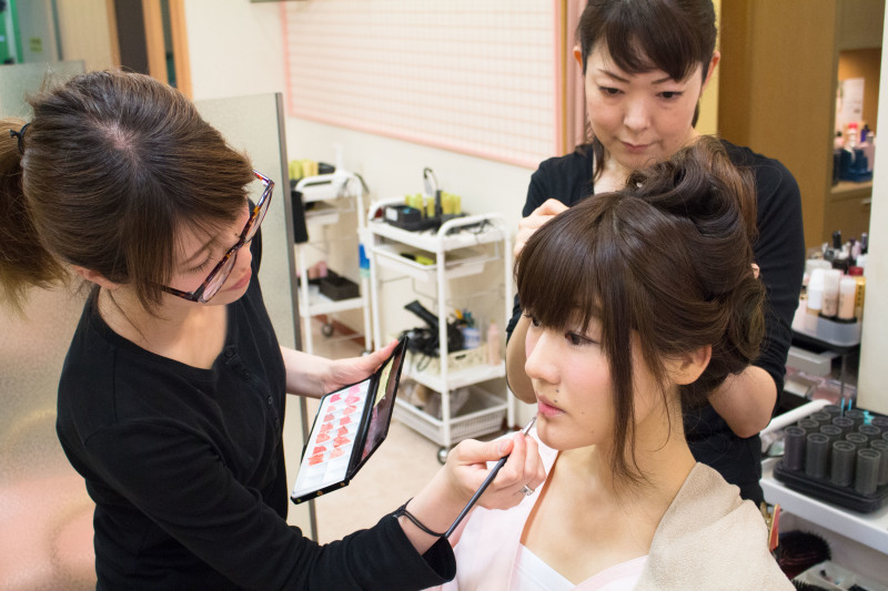 衣裳が決まったら、次はヘアメイク&着付けです。