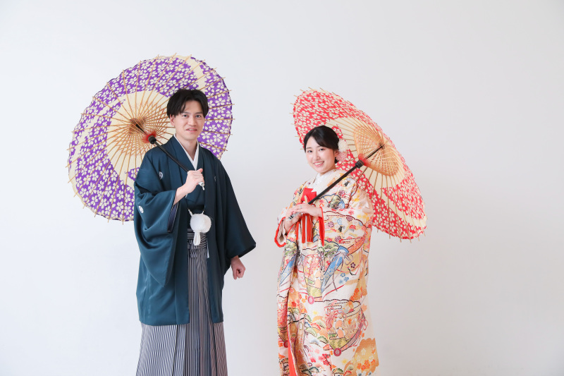 白地の色打掛　×　緑紋付