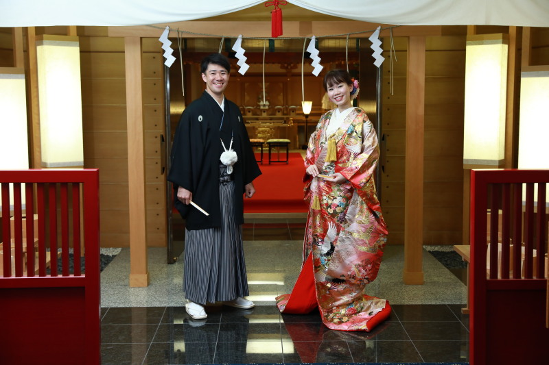 まずは神殿前で！