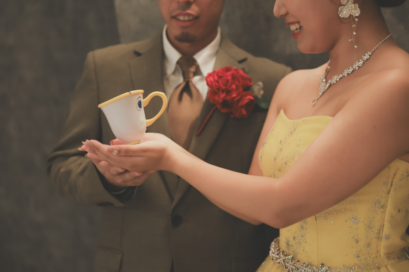 お色直しでカラードレスに。