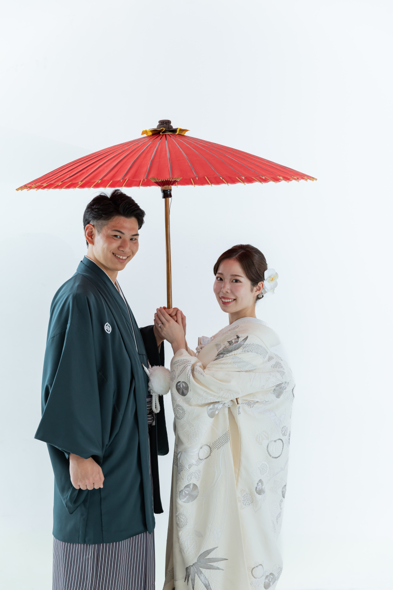 衣裳に合わせて番傘の色もコーディネート