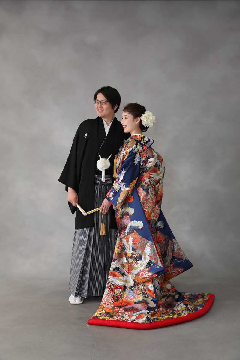 後ろ姿もしっかりと…