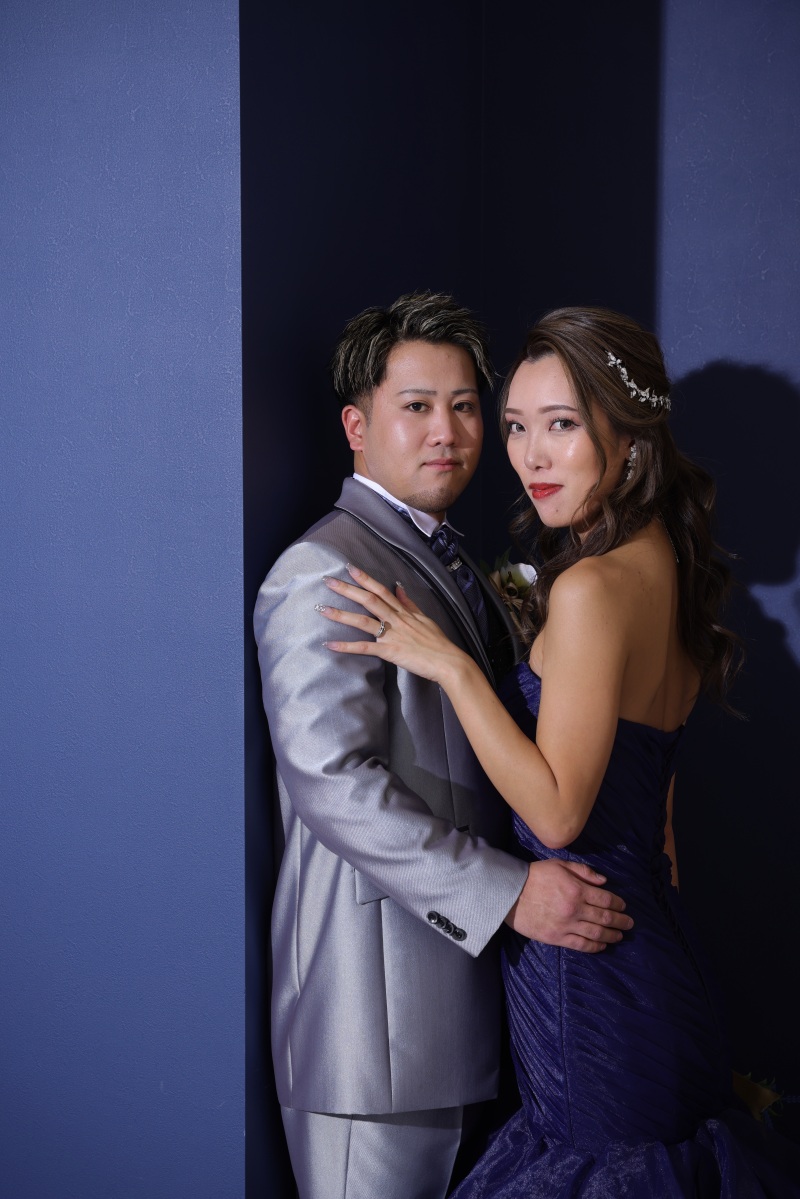 クールな表情で魅せる