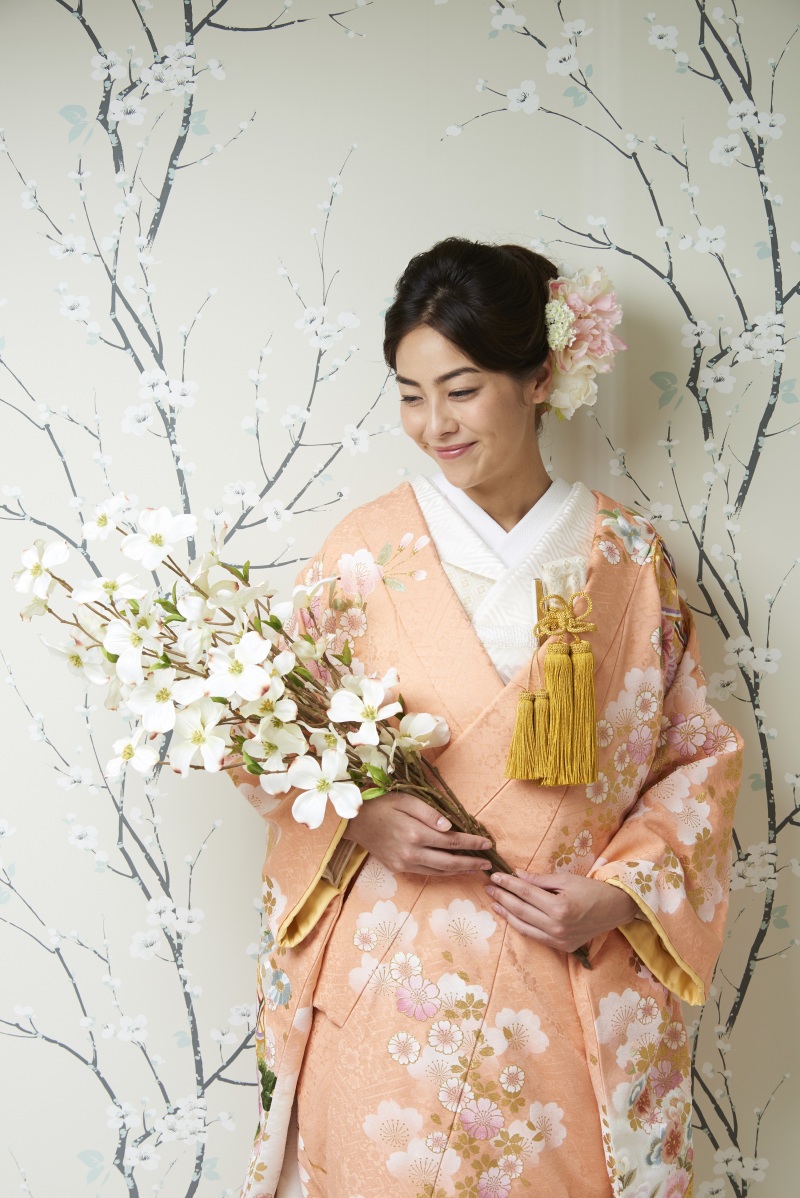 梅のバックでしっとりさを演出