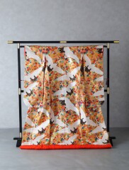 O220金地鶴に四季小花