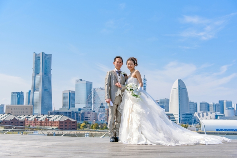 プロポーズをした思い出のみなとみらいを背景に