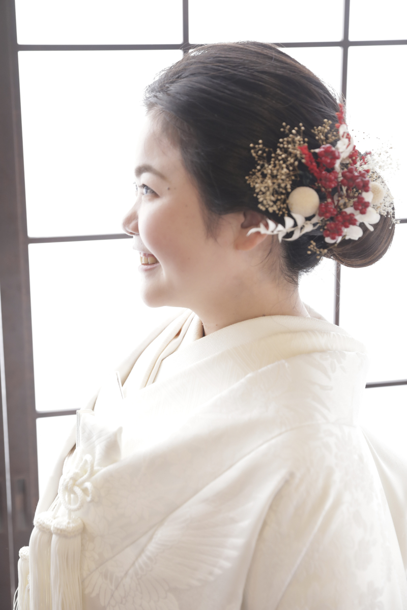 ドライフラワーのヘアアクセサリーで可愛く♪