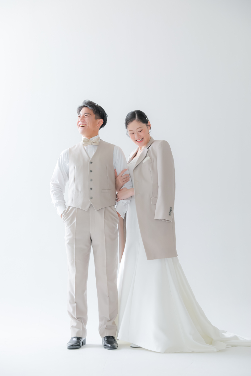 新郎様のジャケットをを羽織って&hellip;♡